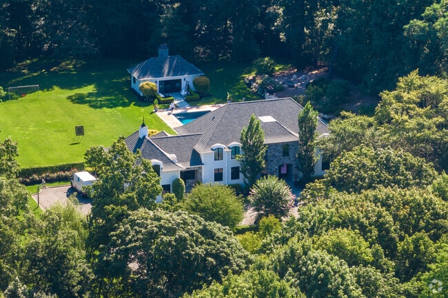 Matinecock real estate will provide buyers with enough selections to find the home to fit them.