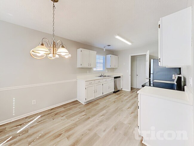 10635 Pine Forest Ln, Jonesboro, GA 30238 - photo 4