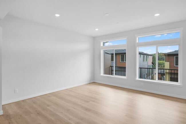 13216 NE 127th Way unit C, Kirkland, WA 98034 - photo 3