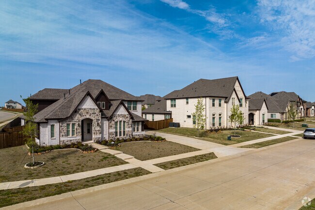 Oak Point provides many kinds of upscale and luxury housing options.