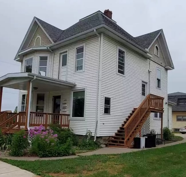 480 Irene St unit Downstairs, Platteville, WI 53818 - photo 2