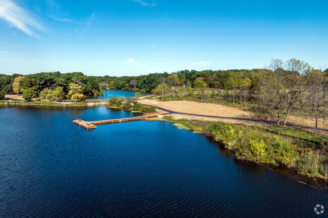 Bridlewoods Park has access to the beautiful Fox River Forest Preserve and boating docks.