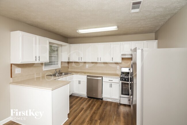 2422 Chestnut Log Ln, Lithia Springs, GA 30122 - photo 6