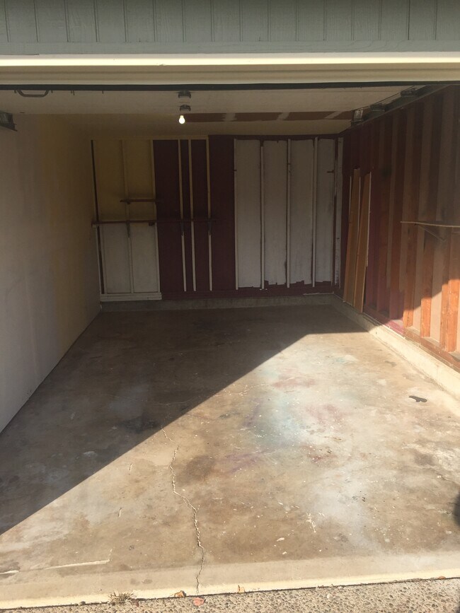 520 N 38th Place, Springfield, OR 97478