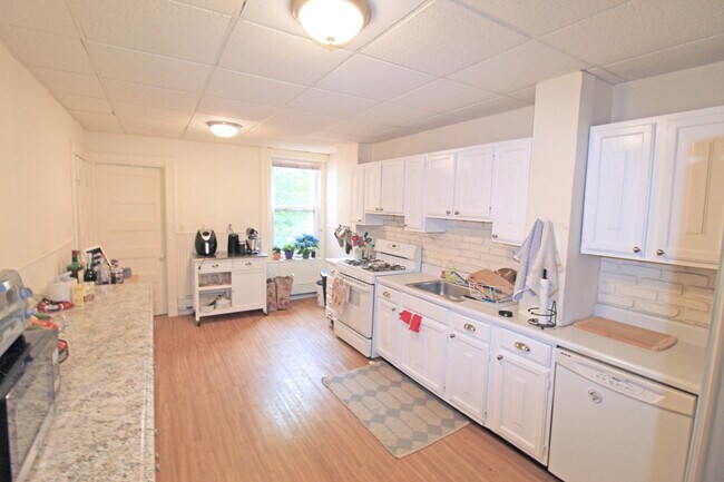 1809 Beacon St unit 3, Brookline, MA 02445 - photo 3
