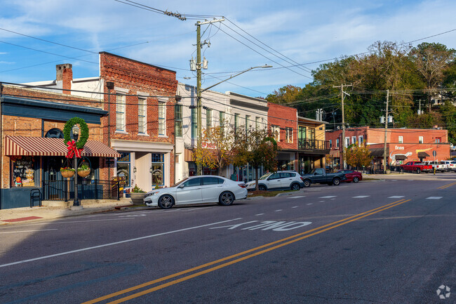 Downtown Wetumpka boasts wide streets with restaurants and boutiques.