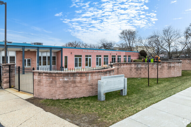 Bais Yaakov Hebrew Parochial has a student to teacher ratio of 6 to 1.