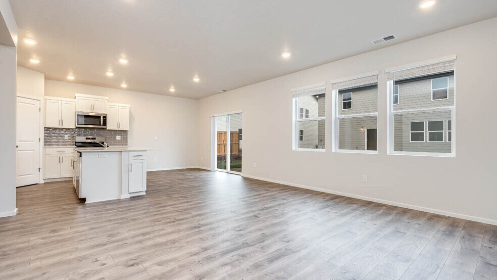 61135 Splendor Ln, Bend, OR 97702 - photo 1