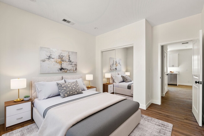 3045 S Bronson Ave, Los Angeles, CA 90018 - photo 7