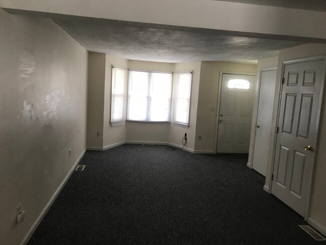 107 University Ave unit 2, Lowell, MA 01854 - photo 3