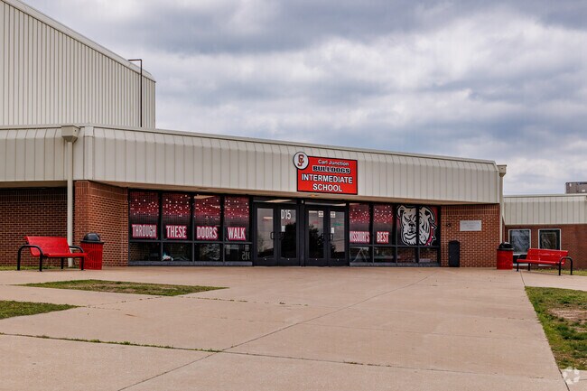 Students at Carl Junction Intermediate attend grades 4th through 6th.