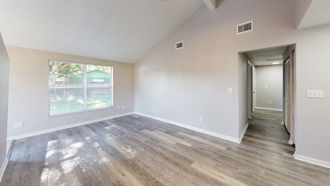 611 Highview Cir N, Brandon, FL 33510 - photo 2