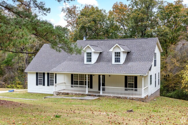 Ellerslie has many variations of modern and tradition homes on 1 to 2 acre lots.