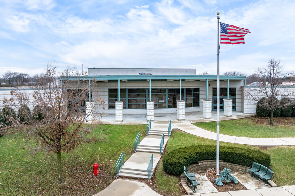 Shabonee Elementary School receieved an A+ rating on Niche.