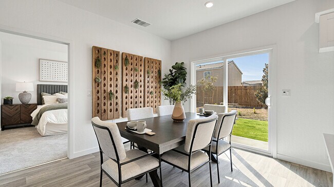 8202 Wandesford Dr, Bakersfield, CA 93311 - photo 5