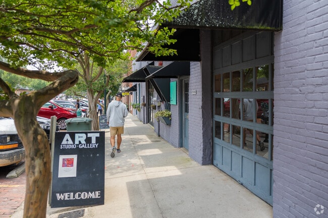 Visit the top art galleries, stores, and restaurants in Congaree River.