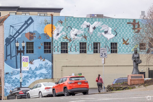 Opera Alley offers nightlife and dining near Stadium District.