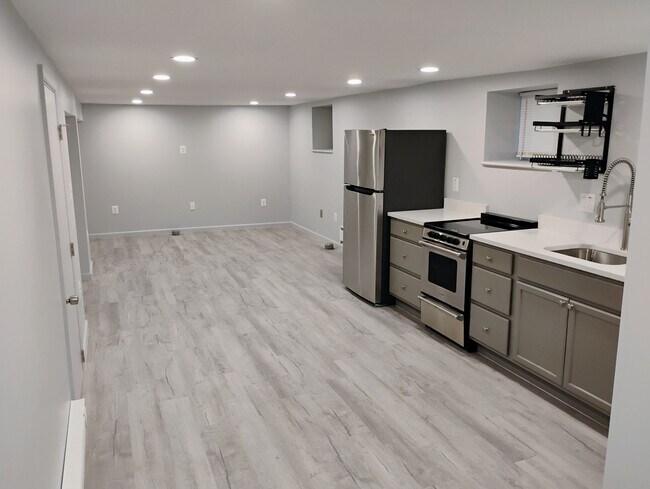 3609 W Forest Park Ave unit 2, Baltimore, MD 21216 - photo 5