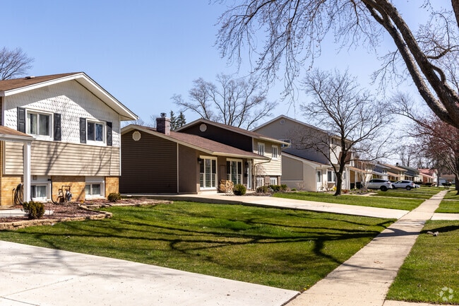 Price points for homes range between $350K-$700K in Hoffman Estates.