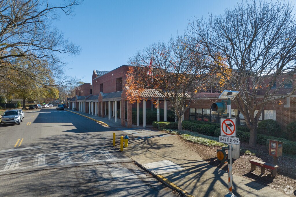 Edgewood Elementary School teaches grades K - 5th.