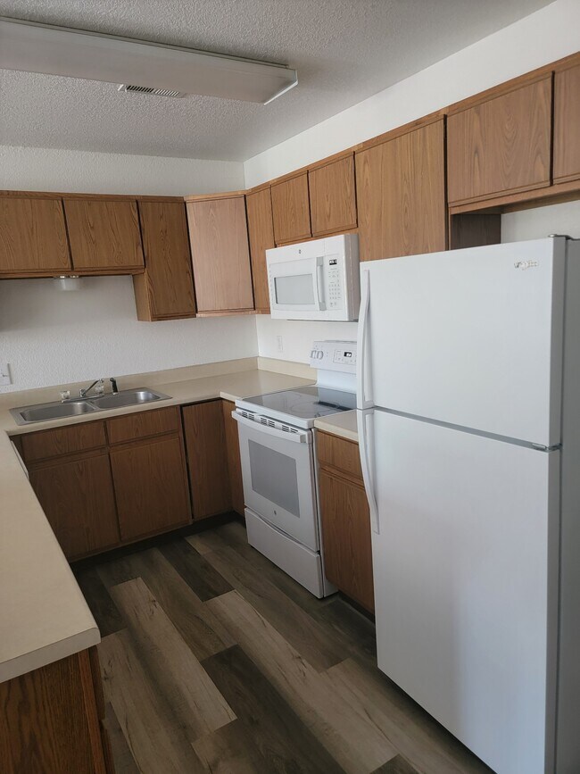 242 E Carlson St, Cheyenne, WY 82009 - photo 6