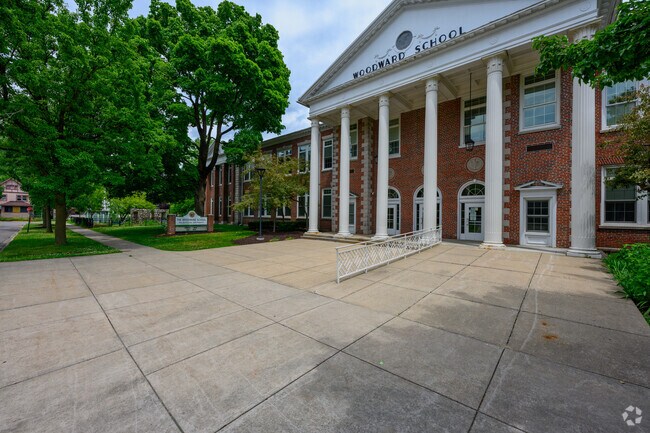 Woodward School of Technology is a Kalamazoo public school near Knollwood.