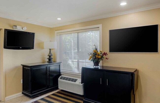 52 4th Ave, Waltham, MA 02451 - photo 4