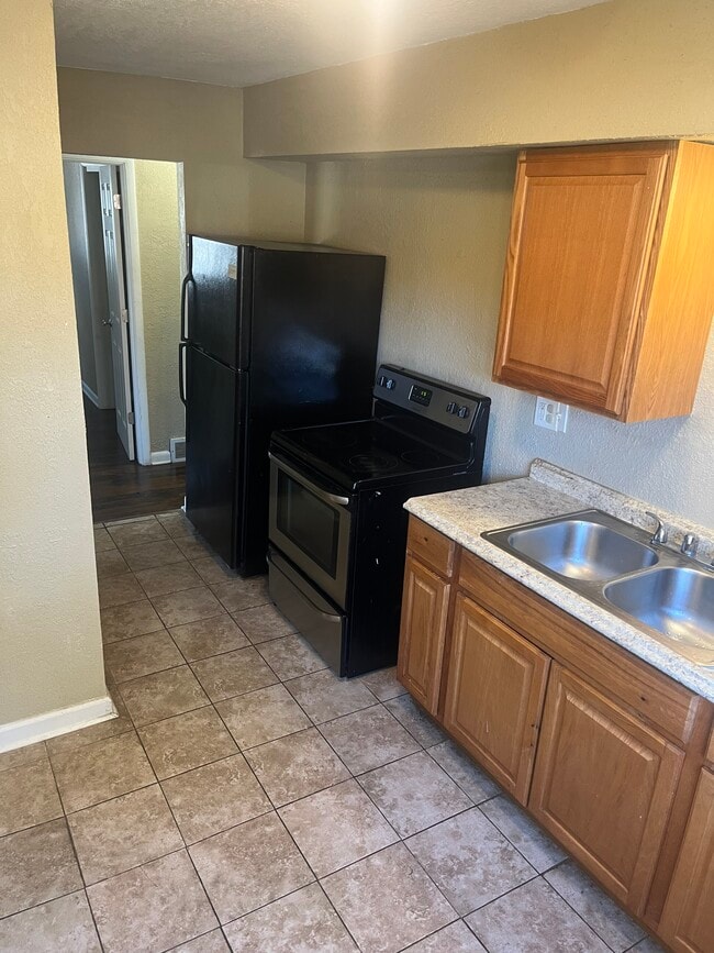 6615 W Keefe Avenue Pkwy, Milwaukee, WI 53216 - photo 3