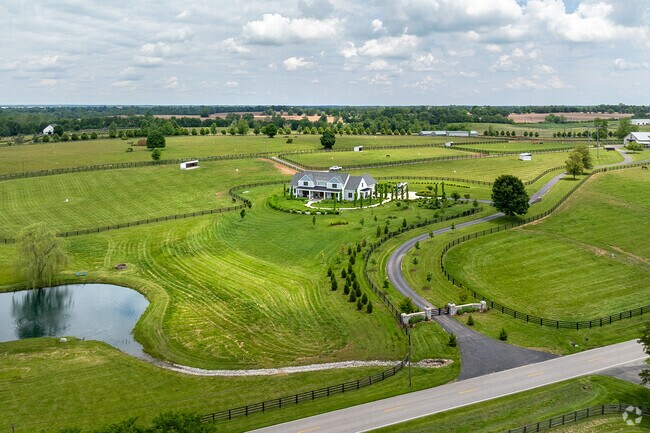 Homes in Bonita have an average value of $932,021.