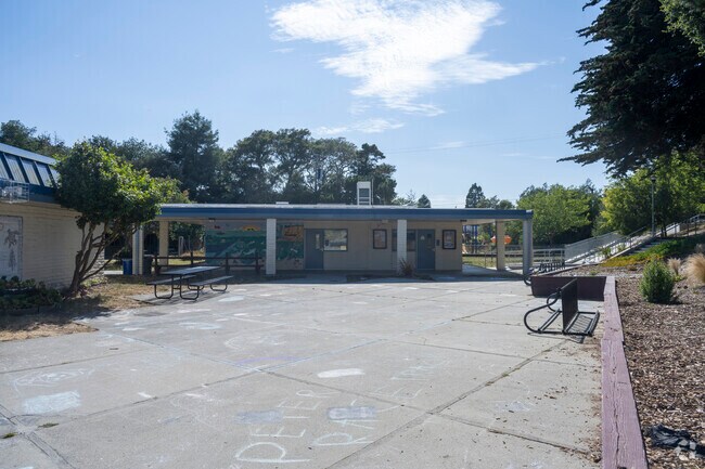 Mar Vista Elementary School has a great campus for its students.