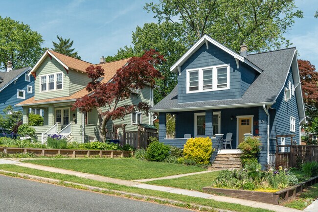 Bungalow homes are a common sight along the streets of Lake Walker.