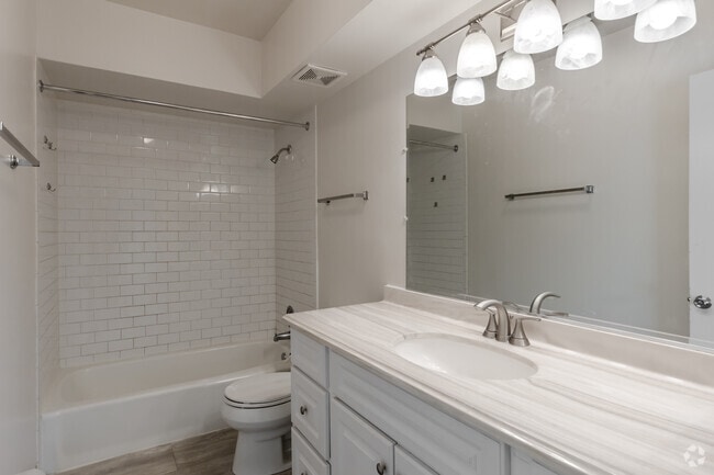 2BR, 1BA - 875SF - Bathroom