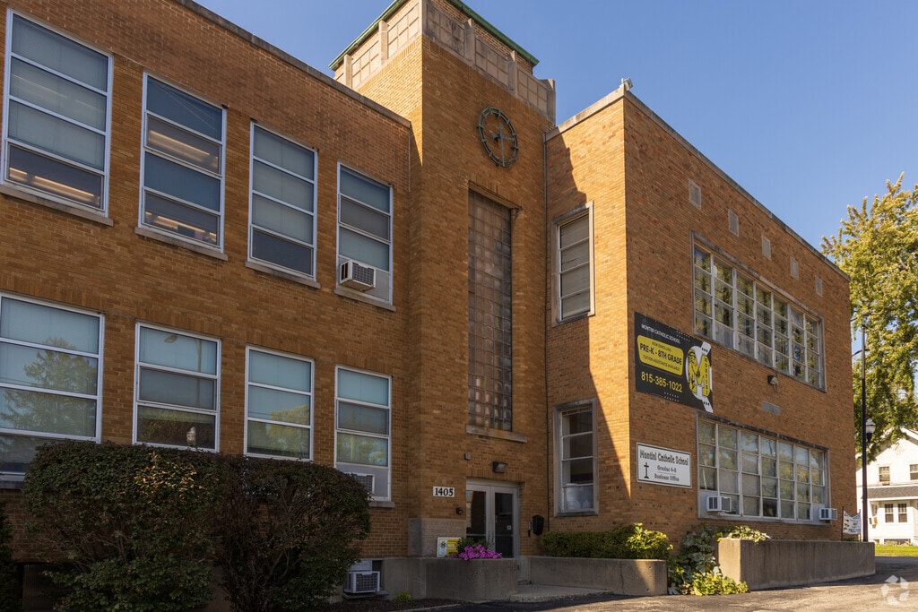 Montini Catholic School provides private education in the neighborhood of 
Elm Street