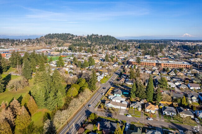Madison South's dense population enjoys close proximity to nature and downtown Portland.