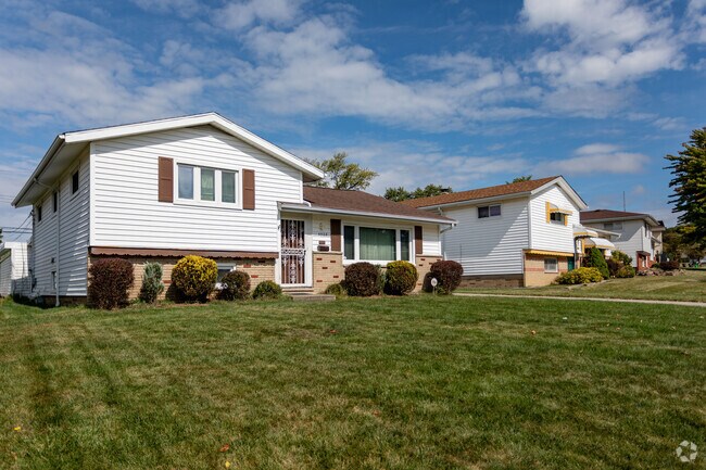 Split level ranch homes are a housing option in North Randall.