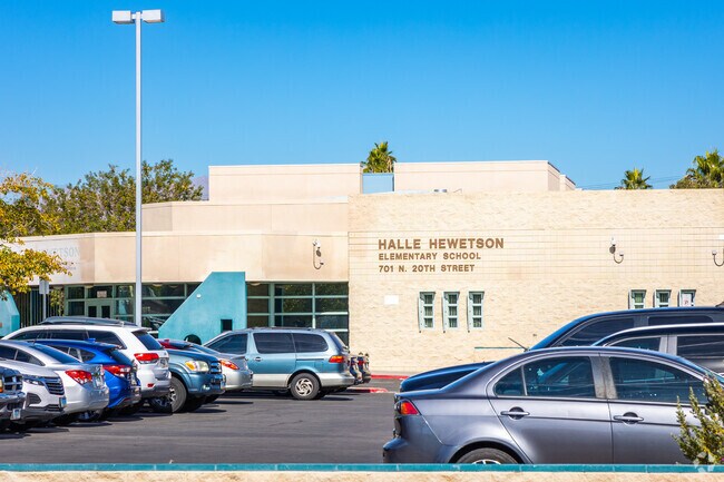 Halle Hewetson Elementary School Photo 3