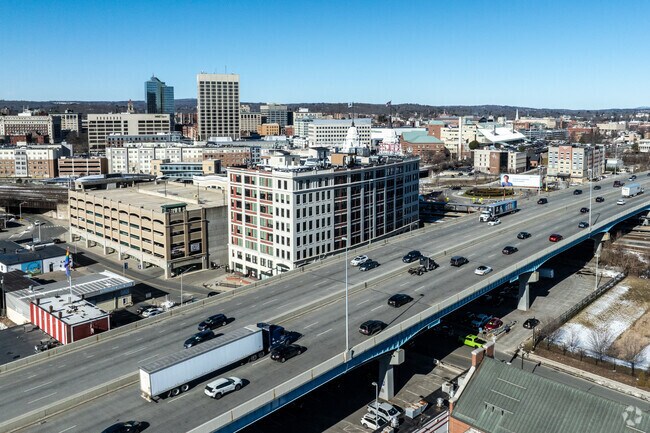 Franklin Plantation neighborhood, Worcester has easy access to Rte. 290.