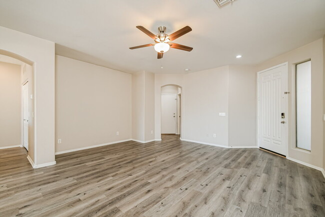 831 S Nielson Ct, Gilbert, AZ 85296 - photo 3