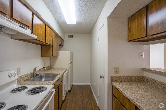 1BR, 1BA - 660SF