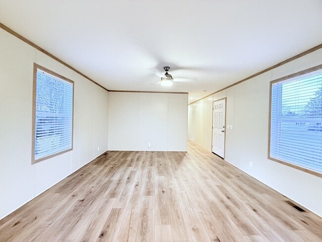 29752 Jamestown Dr, New Baltimore, MI 48051 - photo 3