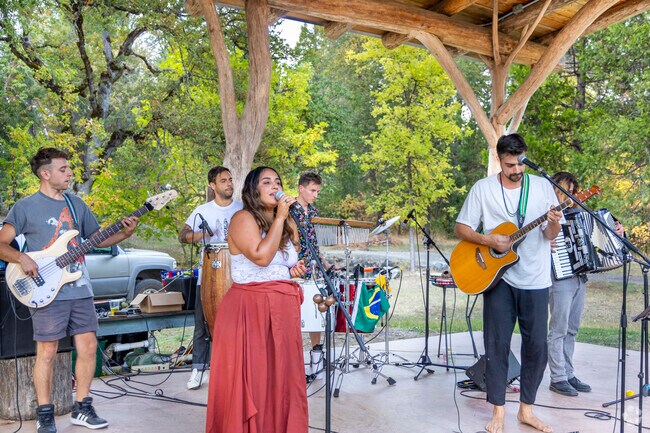 The locals of Williams can join in on the weekly farmers market for fresh ingredients.