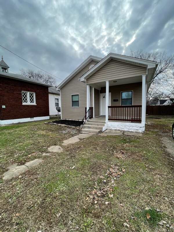 1342 Berry Blvd, Louisville, KY 40215