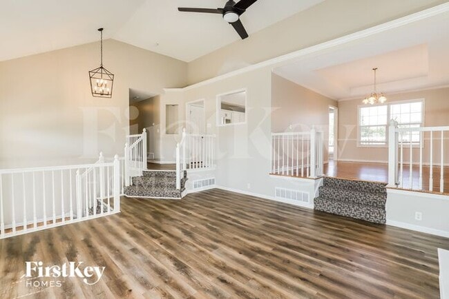 2300 SW Stone Bridge Ct, Lees Summit, MO 64082 - photo 4