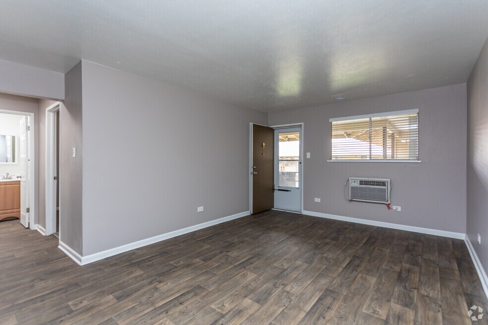 Beautiful Remodeled Apartments - includes washer/dryer Must See!, Lakewood, CO 80214 - photo 1