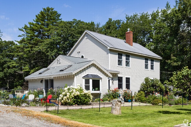 Well-maintained Colonials can often be found in West Bath.