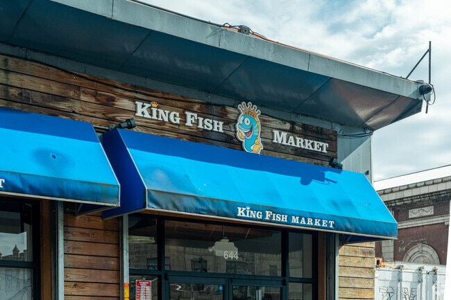 King Fish Market is a seafood place that offers the freshest catches in Springfield-Belmont.