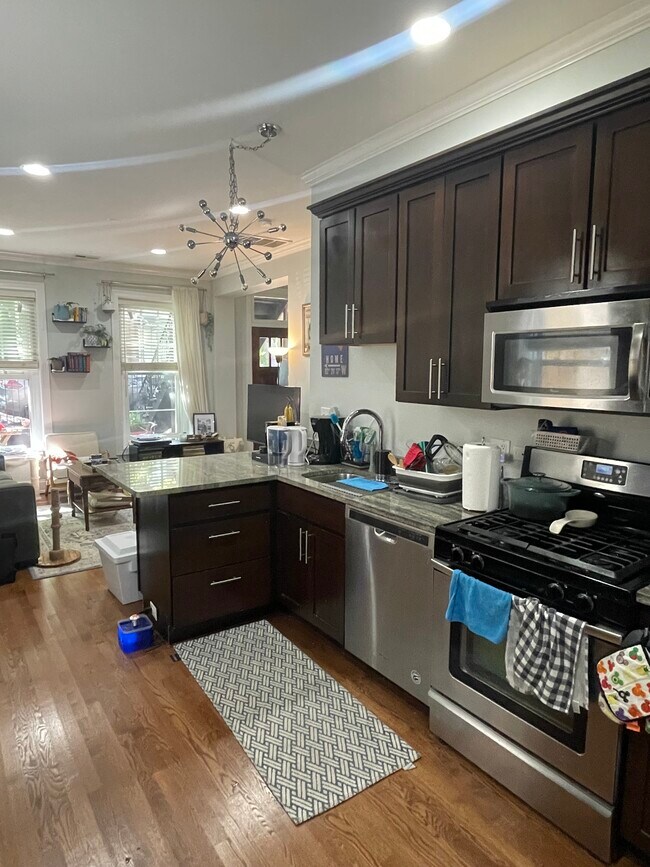 1025 N Wood St unit 1F, Chicago, IL 60622 - photo 5