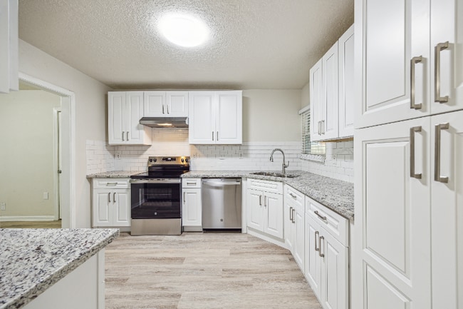 2511 Evergreen Dr, Houston, TX 77087 - photo 4