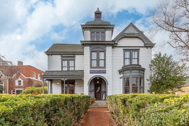 Visit Biscuit Love Franklin for deliciouis bonuts and coffee with friends.