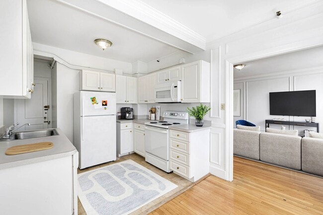 Pelham Hall, Brookline, MA 02446 - photo 7